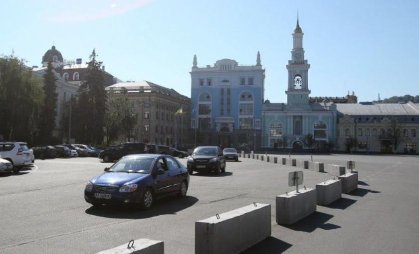 В пешеходной зоне на Контрактовой площади обустроят велодорожки