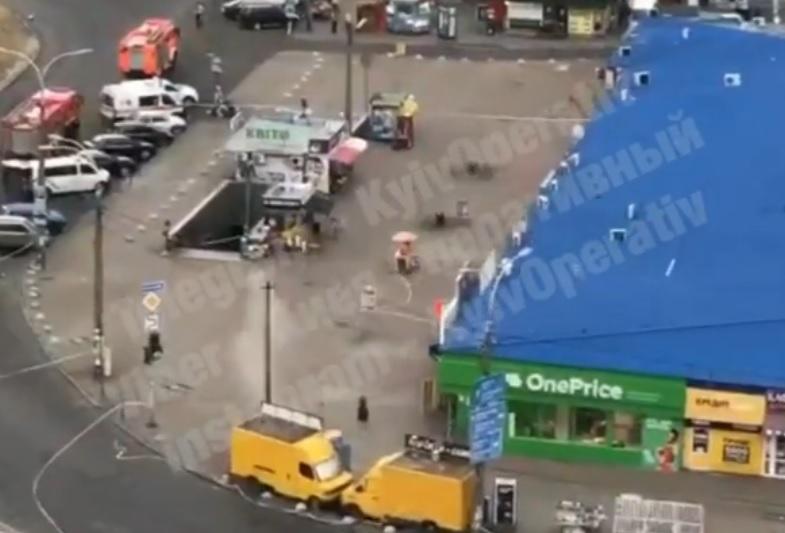 Біля станції метро “Мінська” знайшли валізу, а потім пролунав вибух (ВІДЕО)