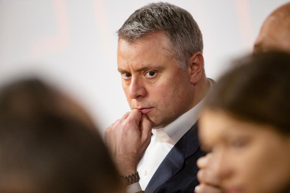 Не заладилося. Один з новопризначених міністрів написав заяву та вже вивіз речі