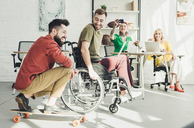 З дому – з персональним асистентом. Люди з інвалідністю отримають нову послугу