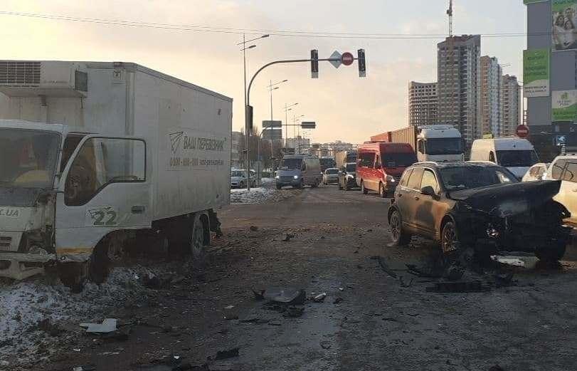 У Києві більше ніж вдвічі зросла кількість ДТП, десятки травмованих