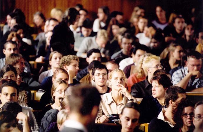 З вересня 2026 року стипендії для студентів зростуть вдвічі