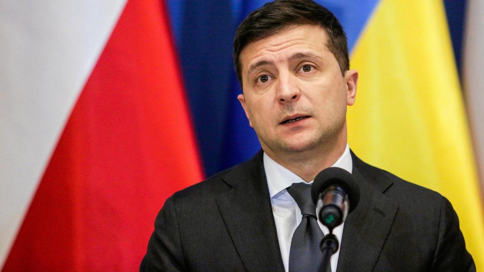 А поговорити? Зеленський відповів на коментар Порошенка про блокування каналів