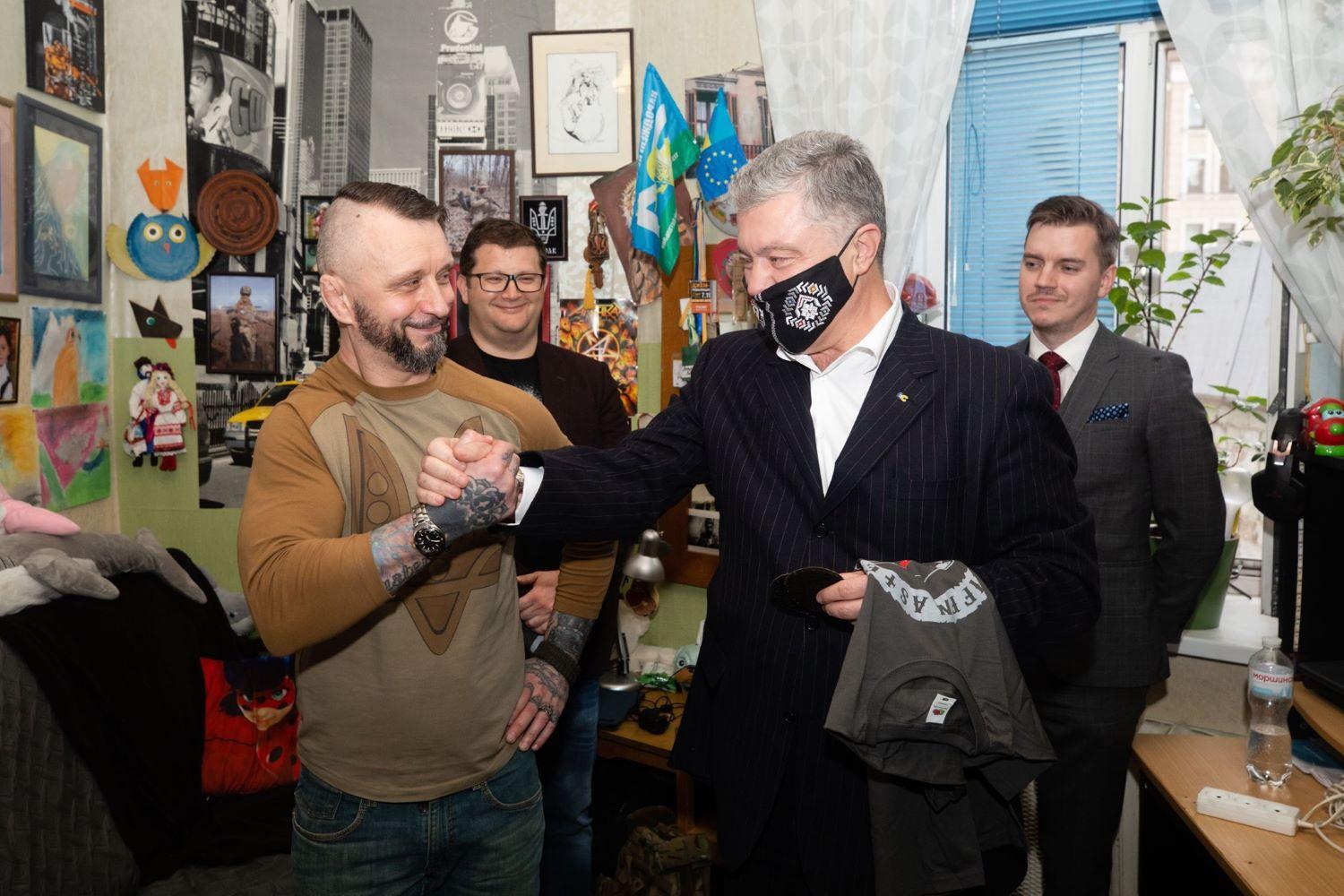 Порошенко прийшов до Ріффмайстра: “Його 500 днів ув’язнення – це був жорстокий і брутальний злочин” (ФОТО)