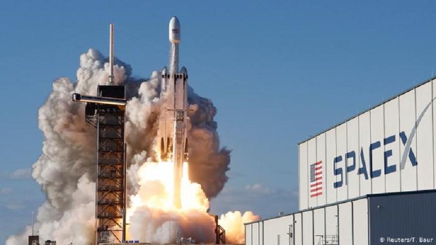 Ілон Маск знову запускає Dragon у космос (ТРАНСЛЯЦІЯ)
