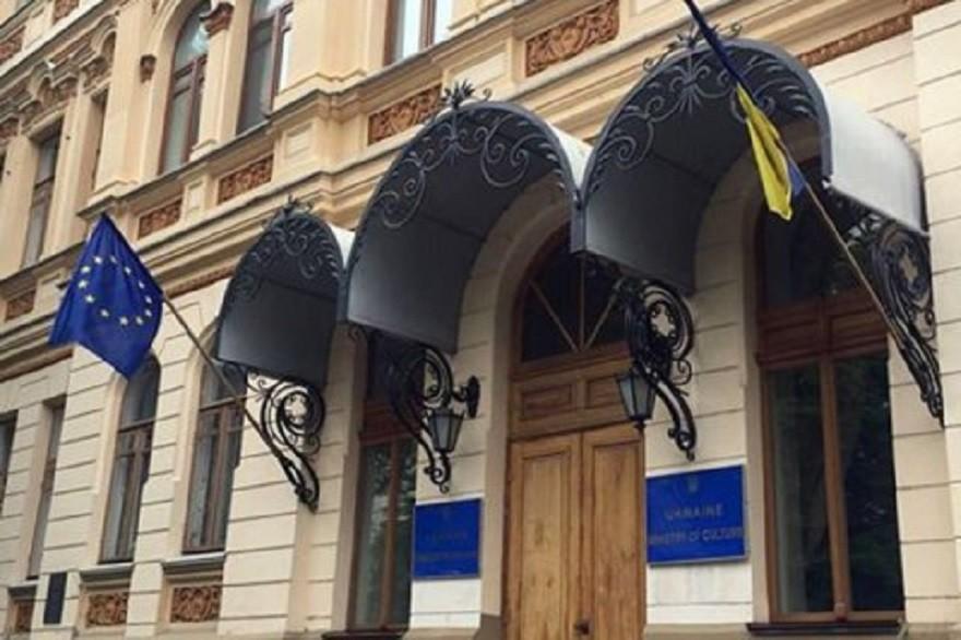 Хто всравсь – невістка. Колишнього головбуха Мінкульту судитимуть за “переплату” 420 тисяч гривень