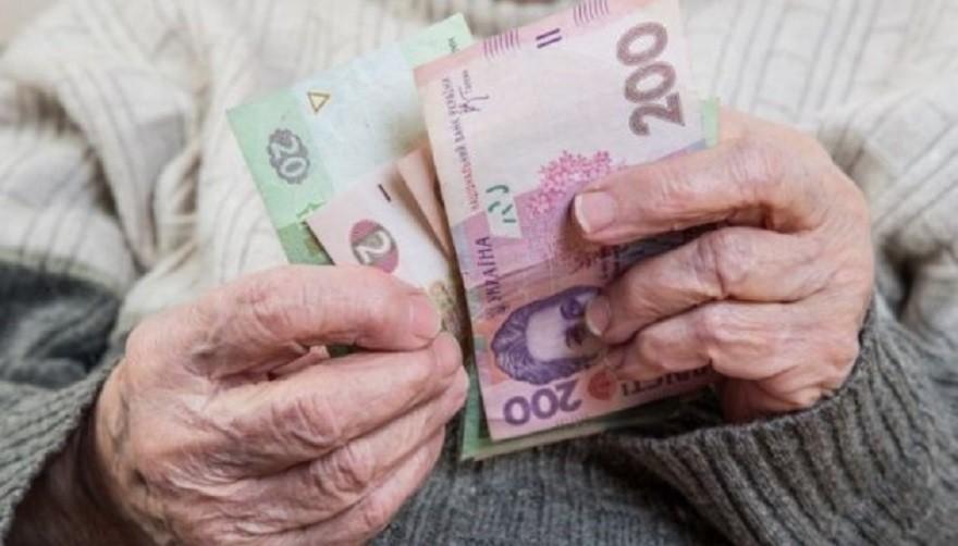 Картки поки почекають. Кабмін дозволив платити пенсії готівкою