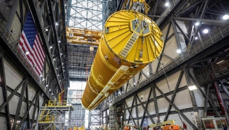 NASA показало ракету, яка полетить на Місяць (ФОТО)