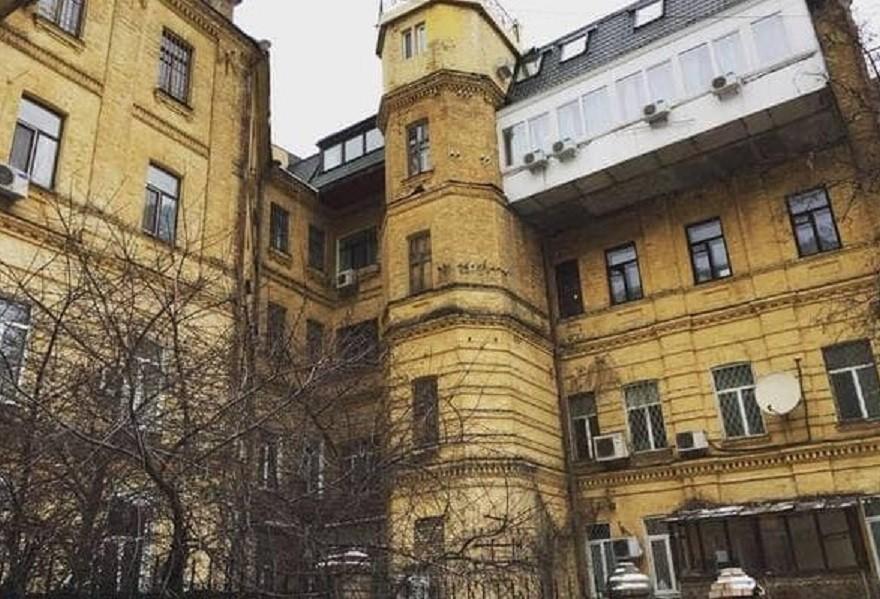 У Києві вишукують фасади, які можуть впасти комусь на голову