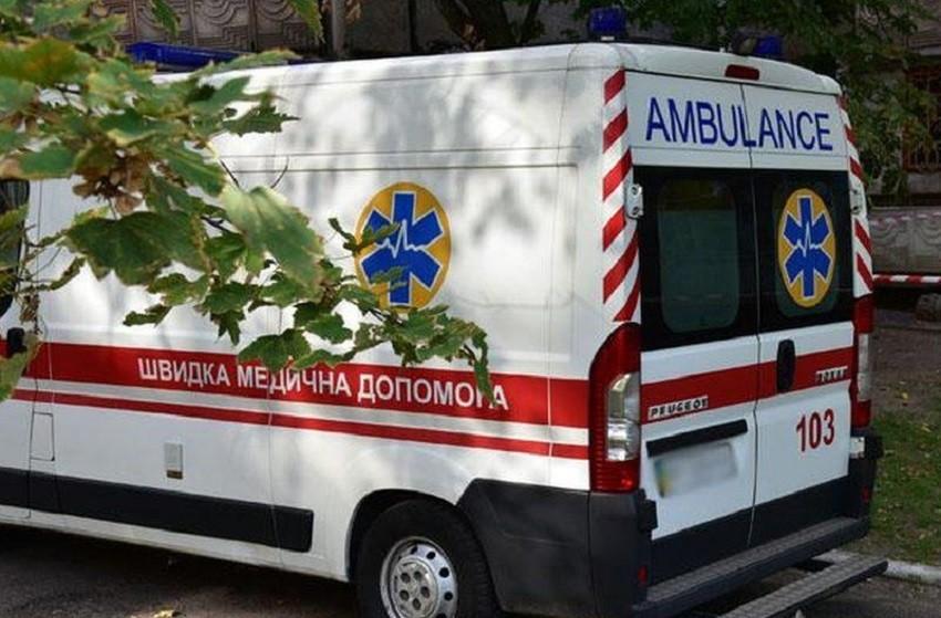 На волосині від смерті (буквально). Жінку, що вистрибнула з вікна, спіймали за ногу