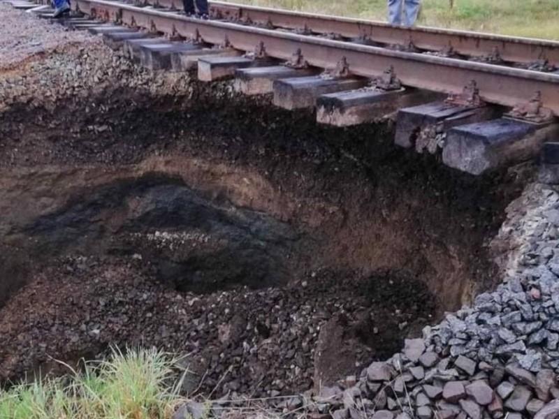 Поїзд із Києва до Чернівців знову іде із затримкою – на місці недавнього провалу повторне просідання