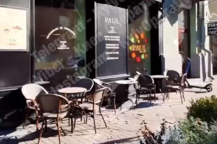 Як плитка на голову. У центрі Києва зафіксували незвичні “опади”