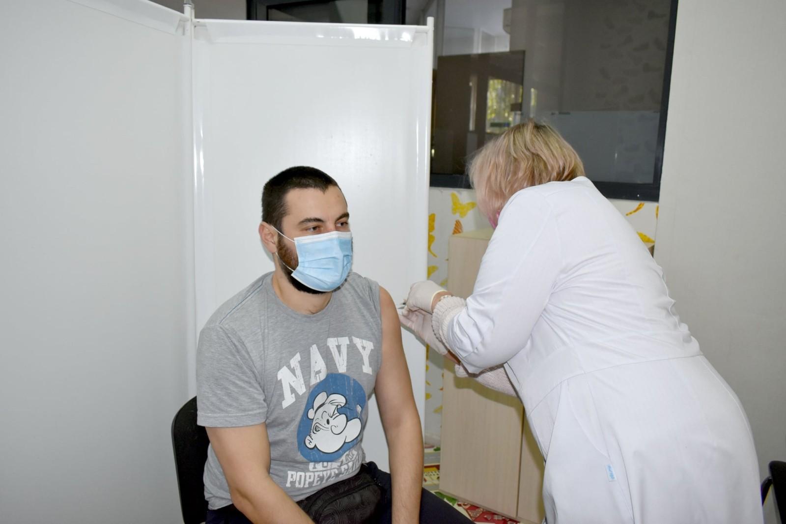 Експерт розповіла, які вакцини діятимуть проти “Омікрону”
