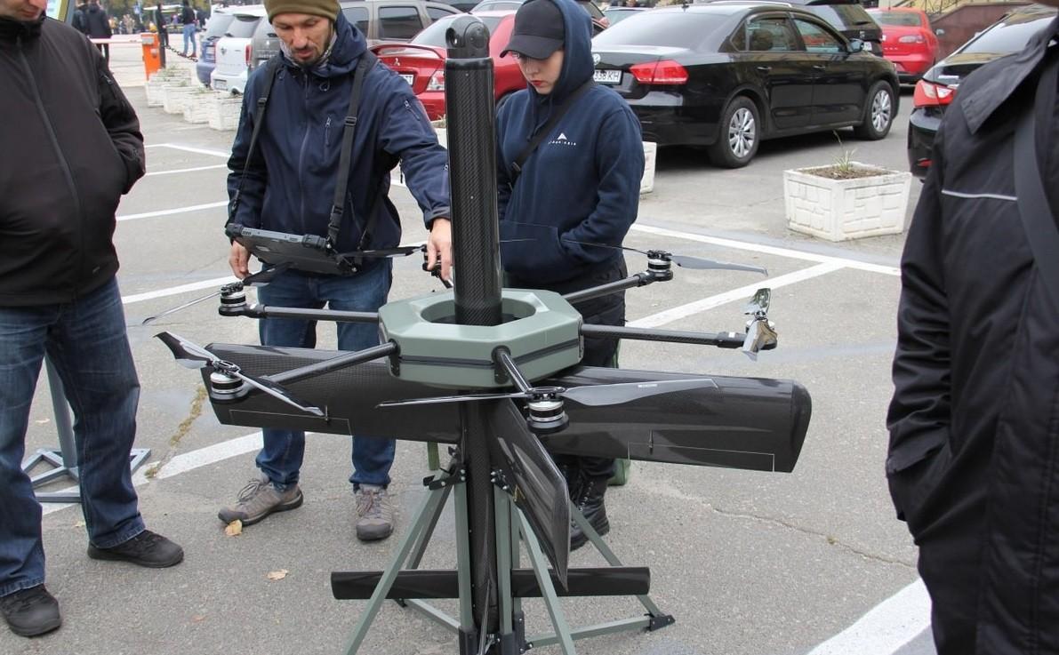 У центрі Києва розпочалась виставка військової техніки – перші фото