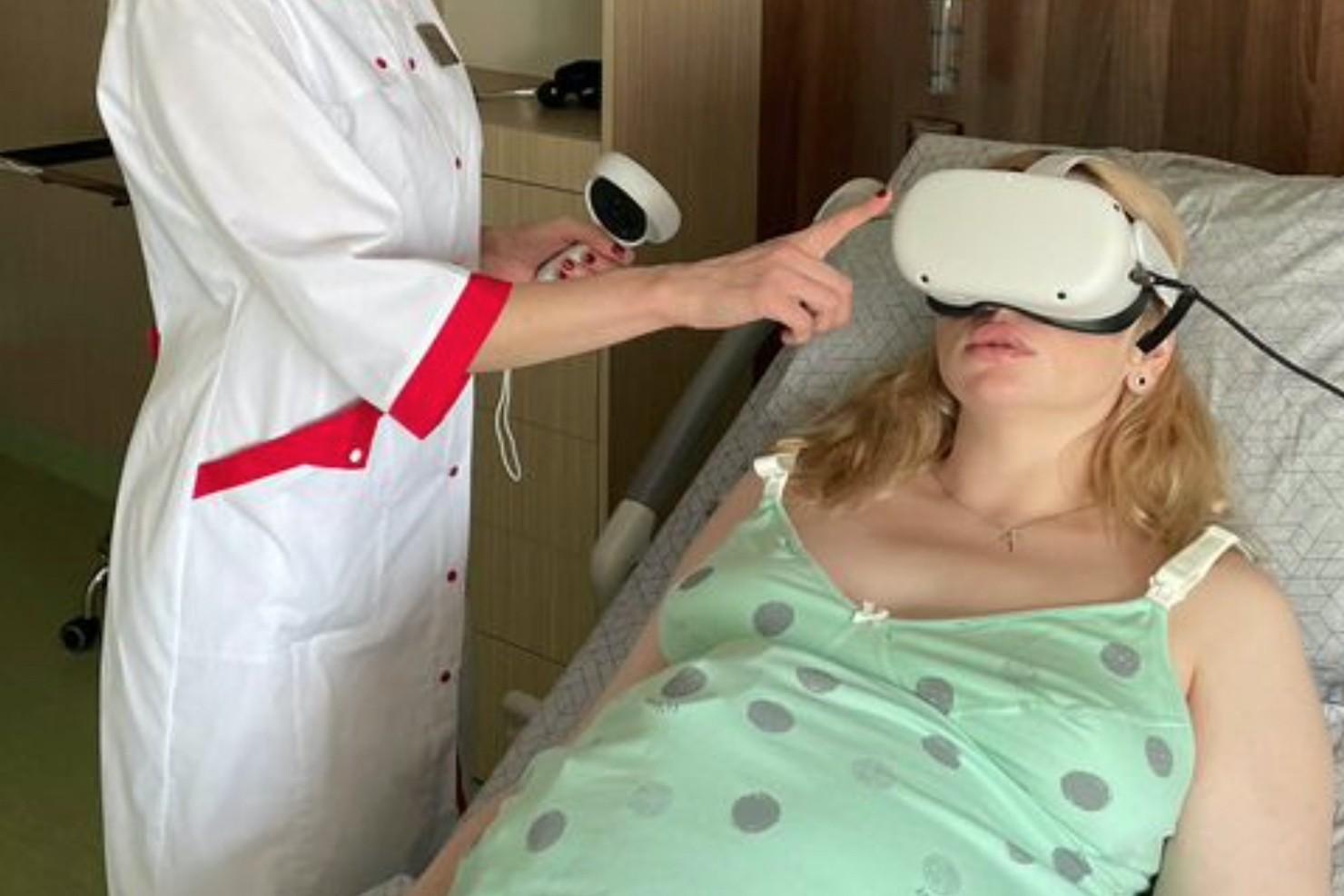 В пологових будинках Києва жінки народжують у VR-окулярах