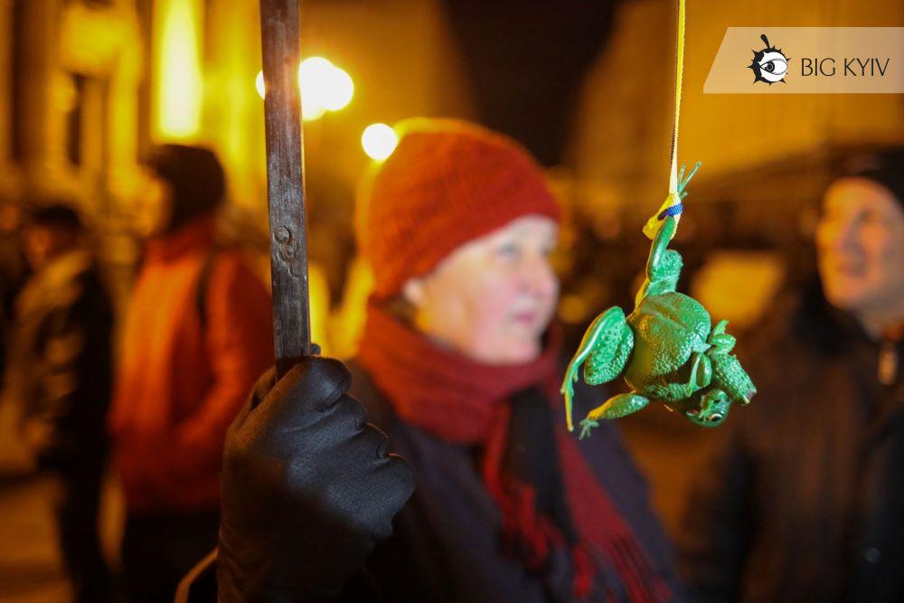 Протестувальники засипали Банкову дрібними монетами (ФОТО)