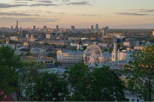 Суд скасував арешт на Колесо огляду на Подолі: влада міста хоче легалізувати атракціон