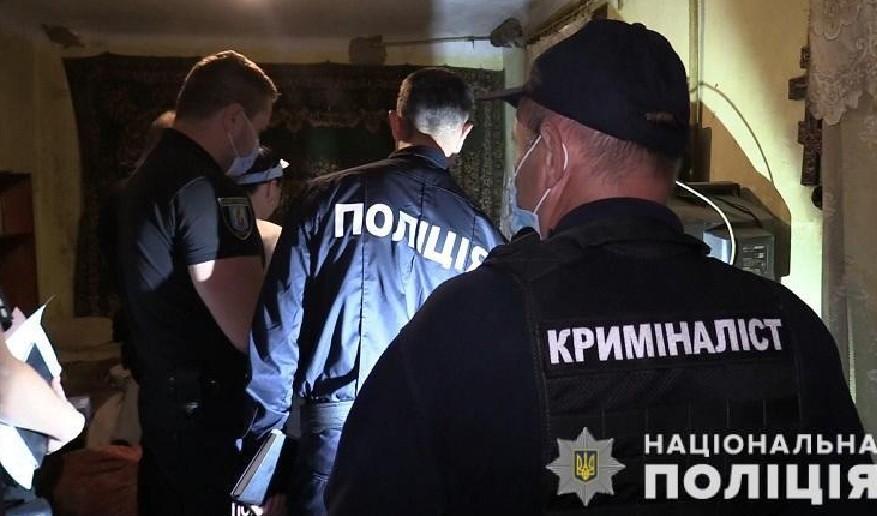 У Солом’янському районі затримали чоловіка, який душив і обікрав жінку на вулиці