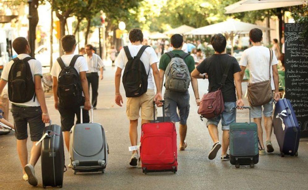 Україна отримала рекордний туристичний збір: Київ та область в лідерах (ІНФОГРАФІКА)