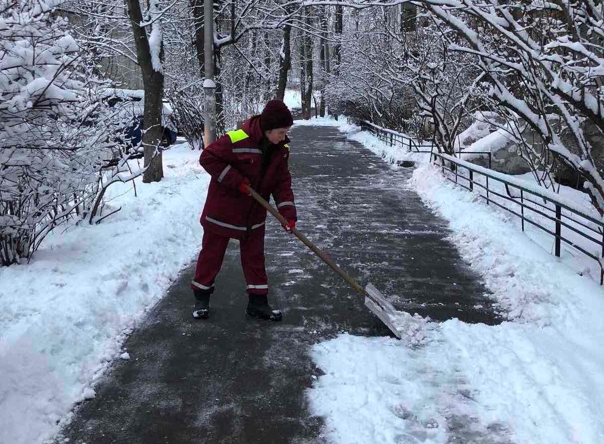 Снег уборка Киев двор