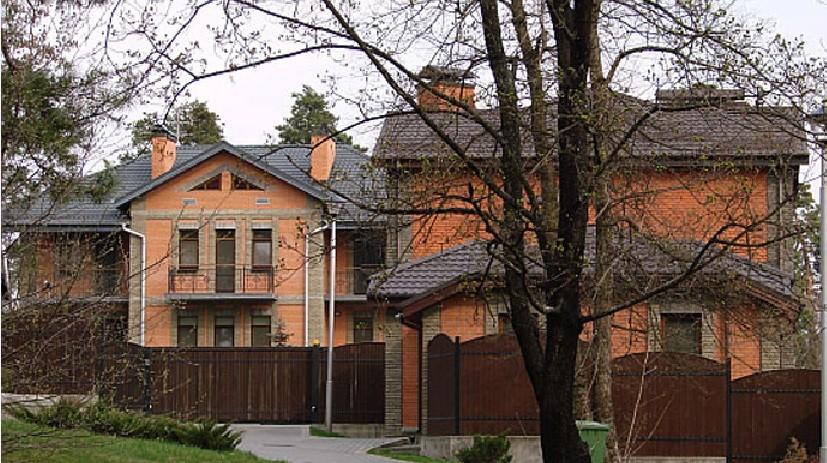 Держдачі в Конча-Заспі: як обіцянка Зеленського “напоролася” на впертість орендарів