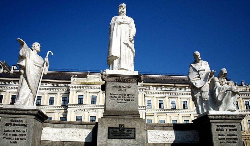 Пам’ятник княгині Ользі: завдяки чи всупереч?