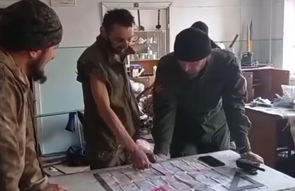 TikTok-військо: кадирівці видали безхатька за бійця “Азова”, який здає українські позиції