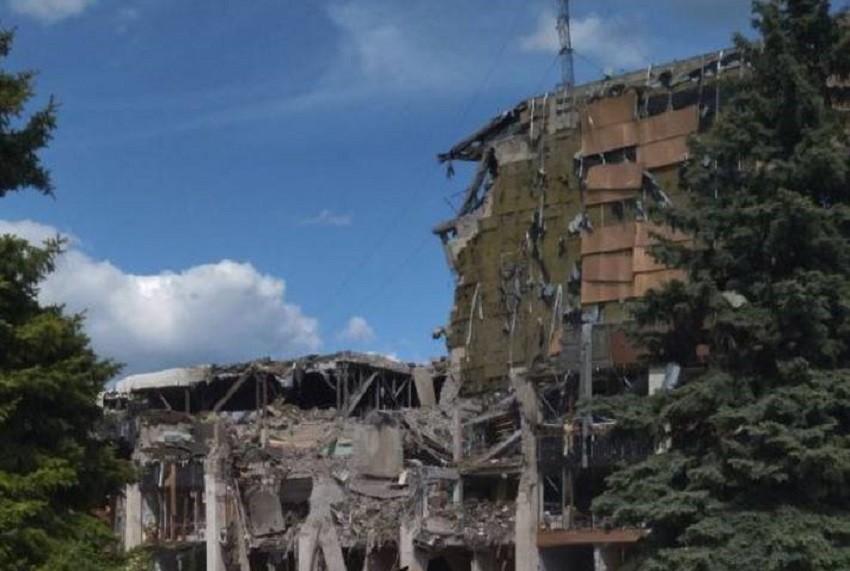 Ракетний удар по центру Лозової – поранено 7 людей, серед них дитина (ВІДЕО)