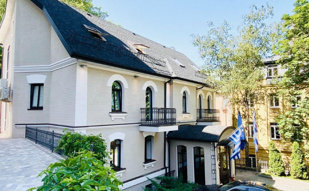На Андріївський узвіз в Києві повернулося посольство Греції