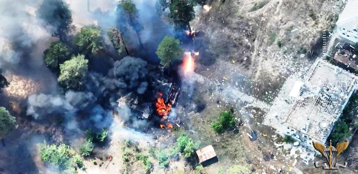 Українські військові знищили ворожий буксир в Чорному морі та дві установки РСЗВ