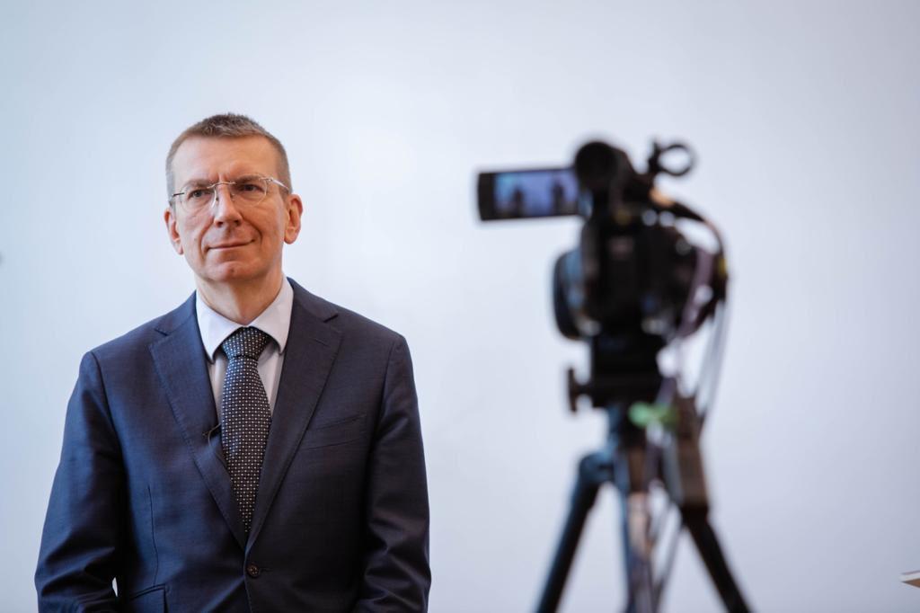 Голова МЗС Латвії “привітав” росіян з днем Росії і побажав поразки