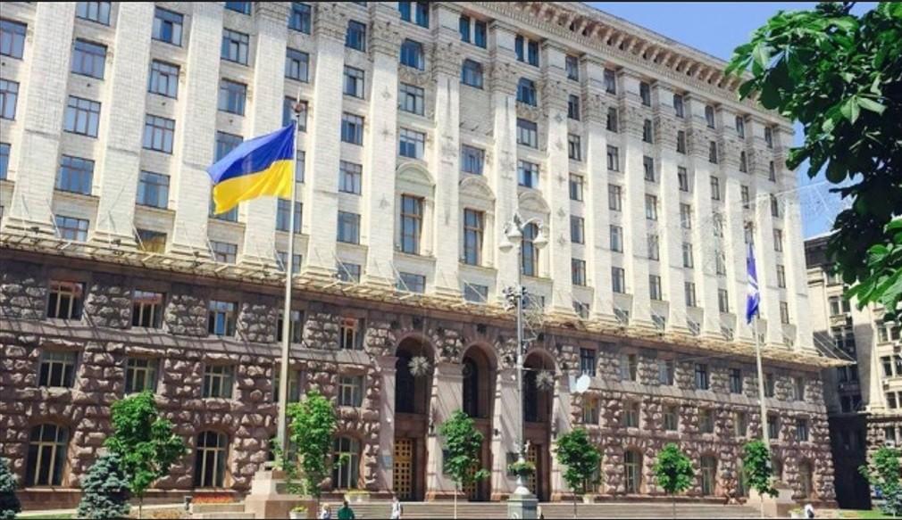 КМДА вимагає зупинити будівельні роботи в будівлі на Андріївському узвозі