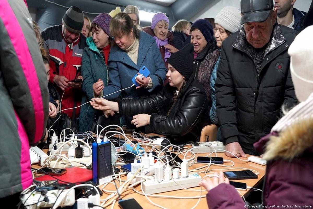 Комендантську годину можуть послабити, але не усюди: що дозволять українцям