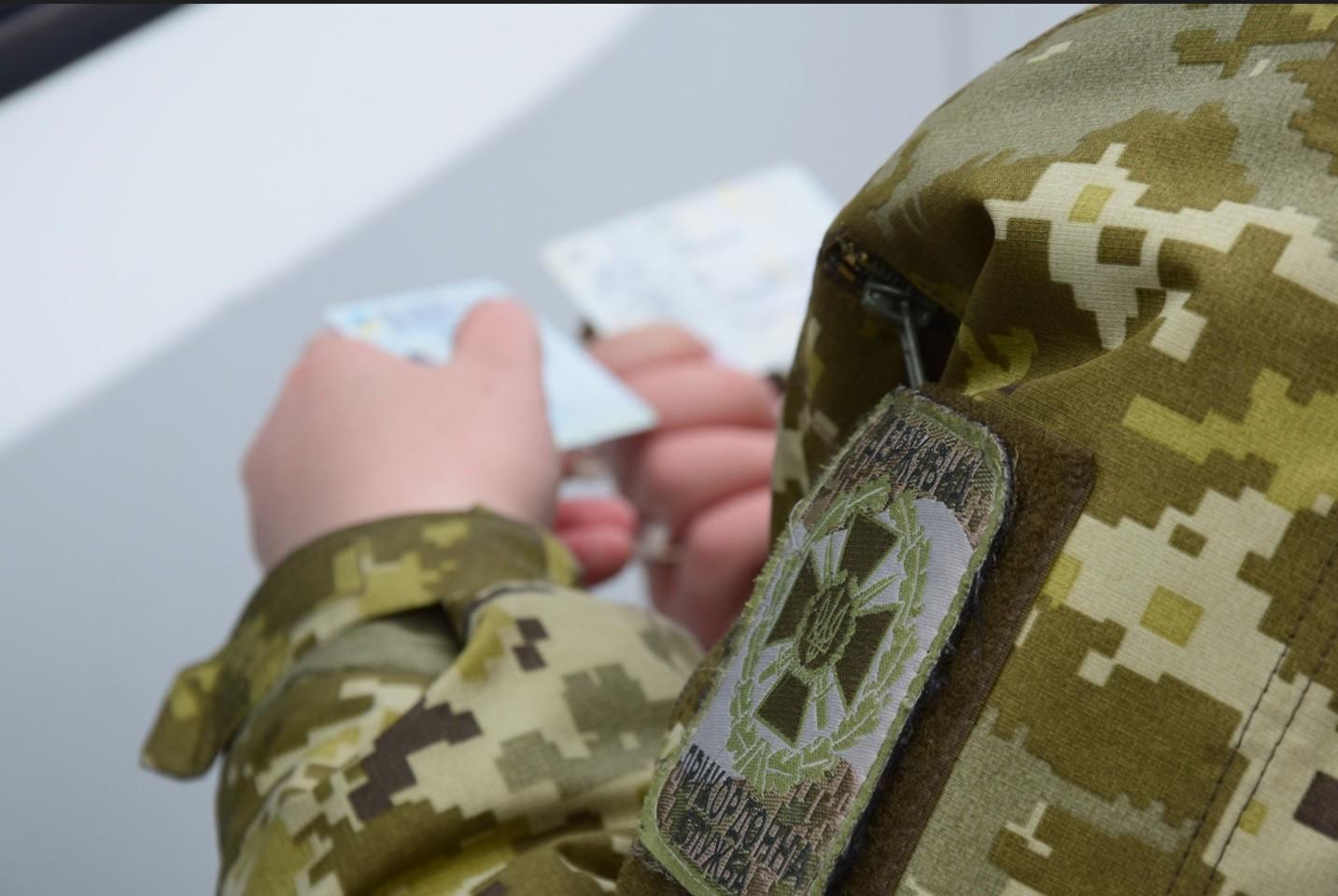 На шляху до Києва прикордонники виявили чоловіка з амфетаміном