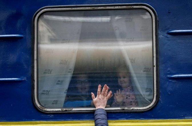 «Укрзалізниця» призначила перші додаткові поїзди на  осінь