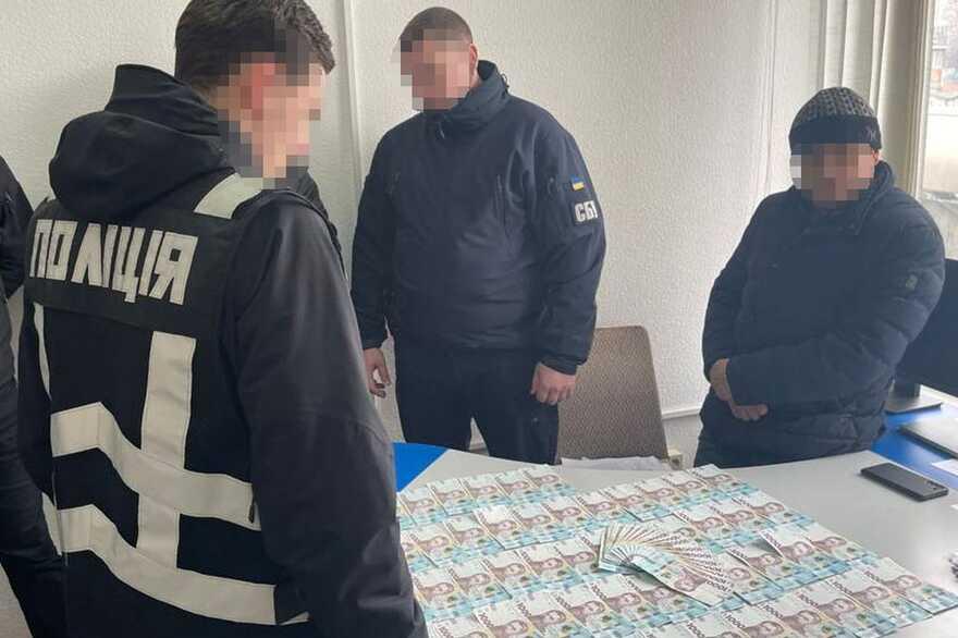 У Києві посадовця піймали під час отримання хабаря