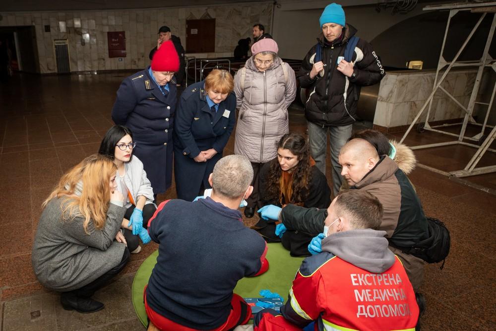 У Києві на 12 станціях метро відбудуться тренінги з надання домедичної допомоги