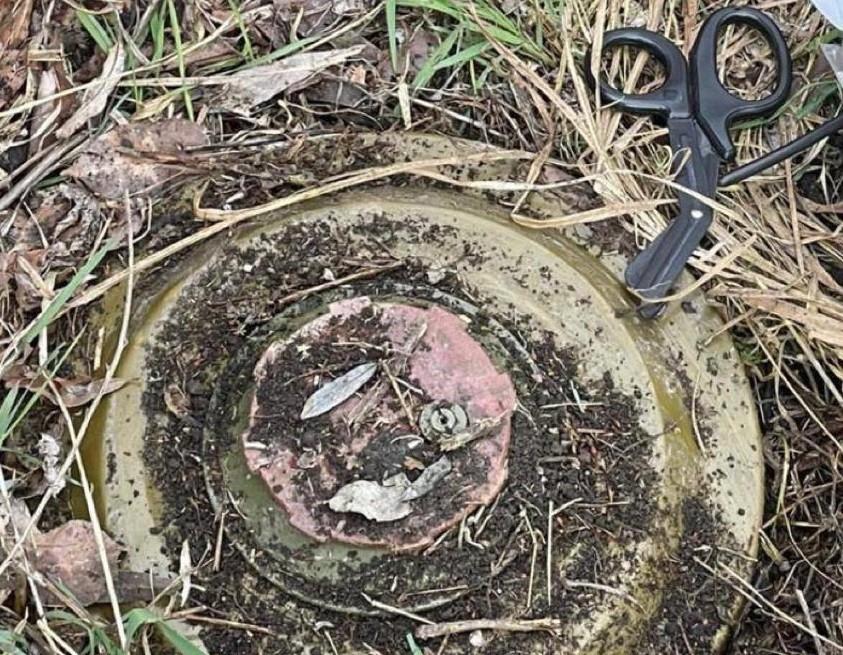 На Київщині тракторист підірвався на ворожій міні. Поряд знайшли ще 13 вибухових пристроїв