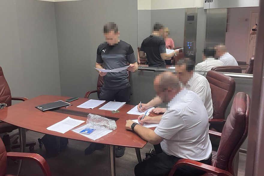 Розкрадання на ремонті ліфтів: у Києві провели обшуки