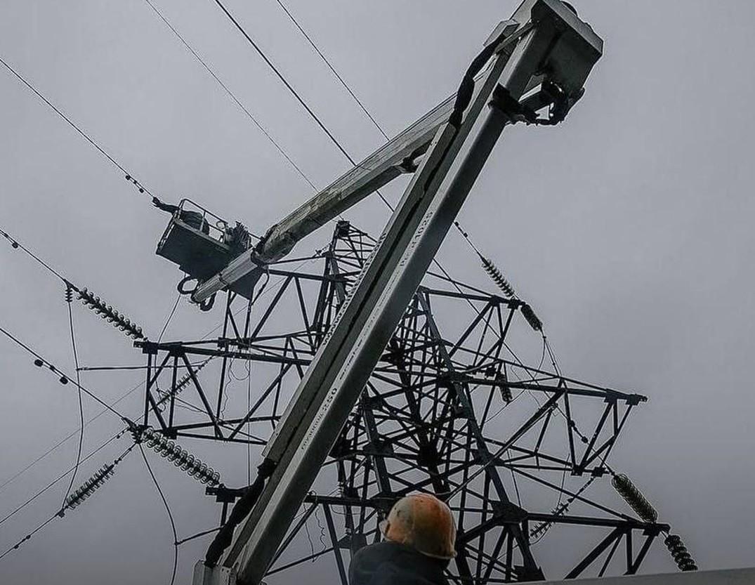 Підготовка до зими: на Київщині оновили сотні енергетичних об’єктів та тисячі кілометрів ЛЕП