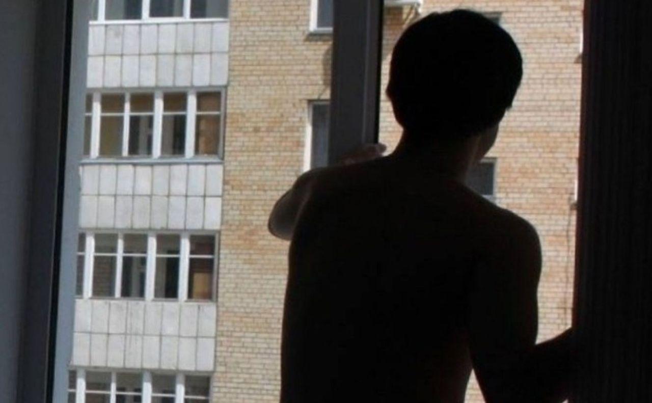 Знову самогубство: у Києві чоловік розбився на смерть, вистрибнувши з балкона висотки