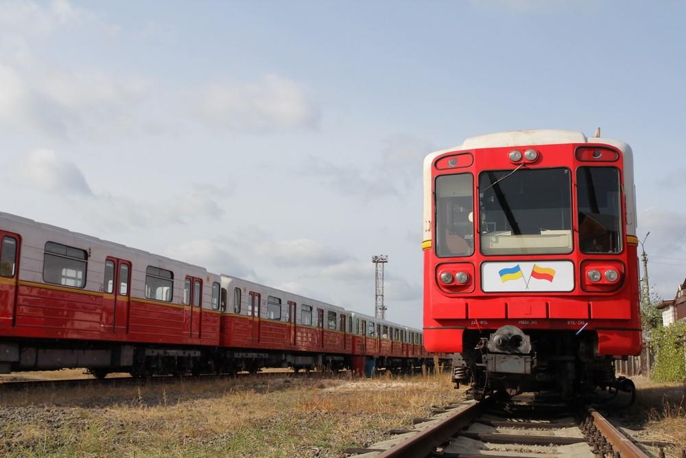 Київ отримав всю партію вагонів метро з Варшави