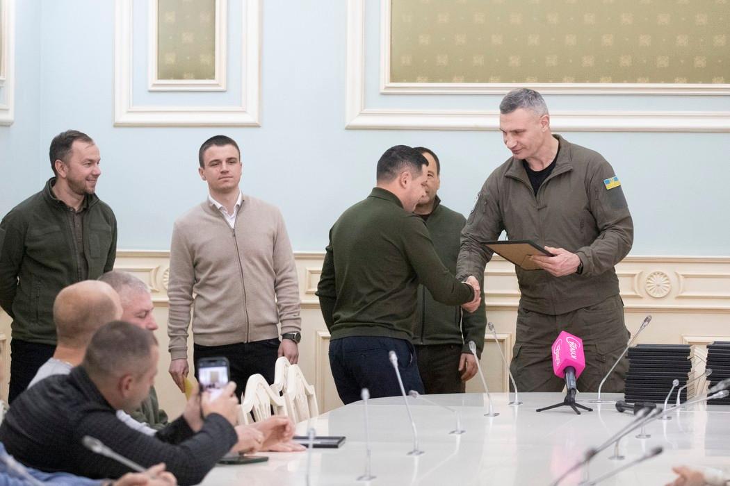 Кличко відзначив комунальників, які допомагали захищати Київ та область від зазіхань ворога