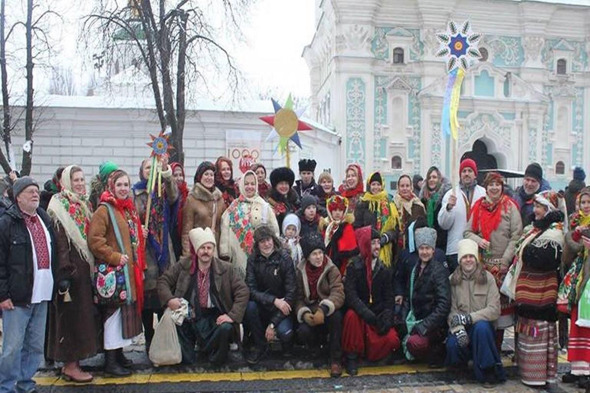 Коли вже колядувати? – як співати обрядові пісні та відвідувати родичів на Різдво за новим календарем