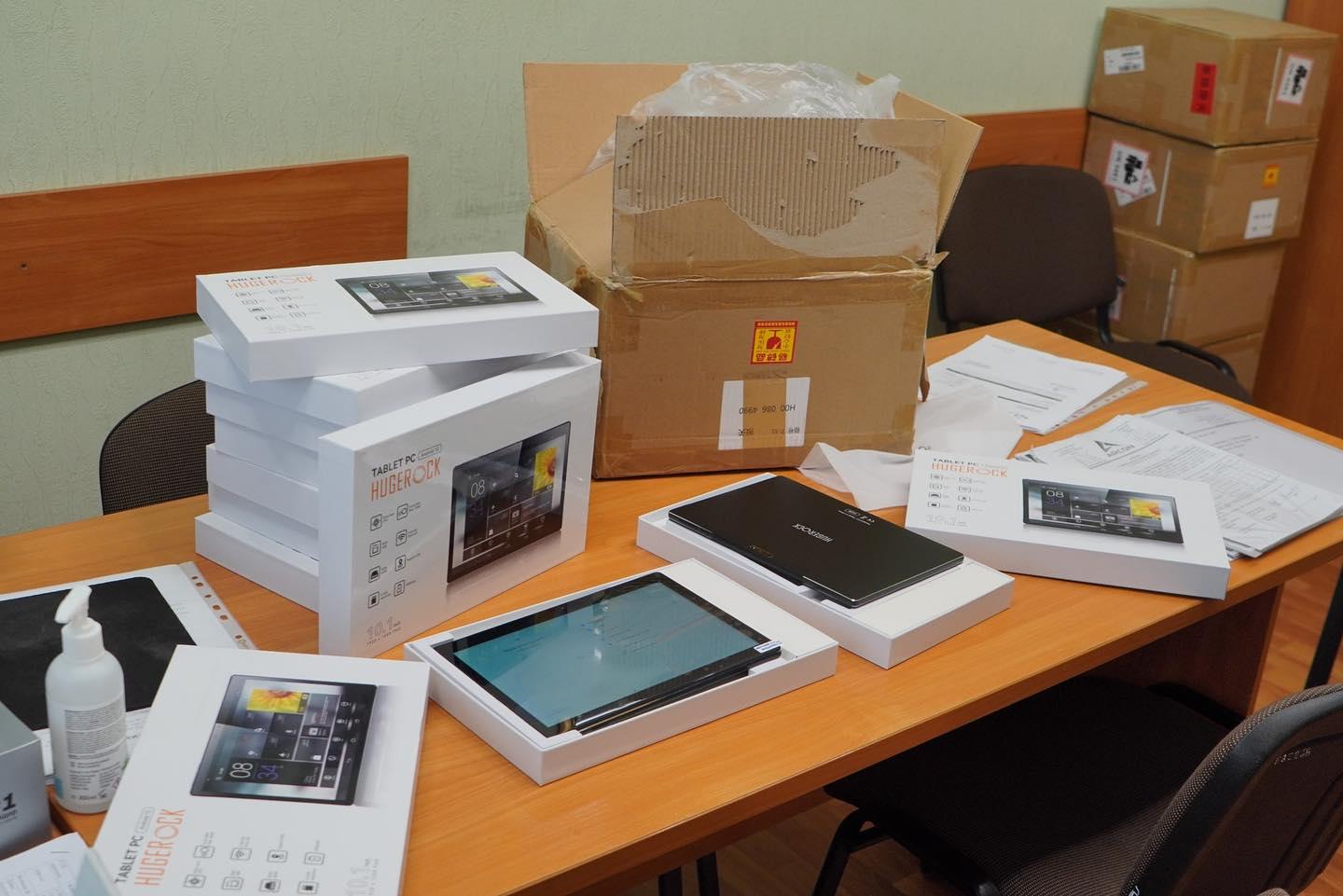 Школи Бучанської громади отримали планшети від німецького міста-побратима