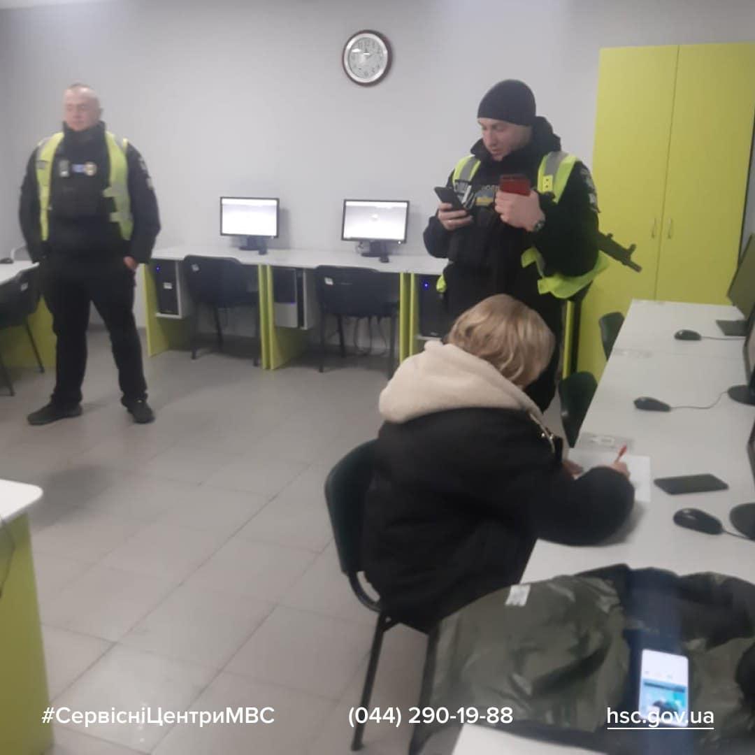 І сміх і гріх. Кандидатка у водії прийшла на іспит з ПДР із шпигунським арсеналом