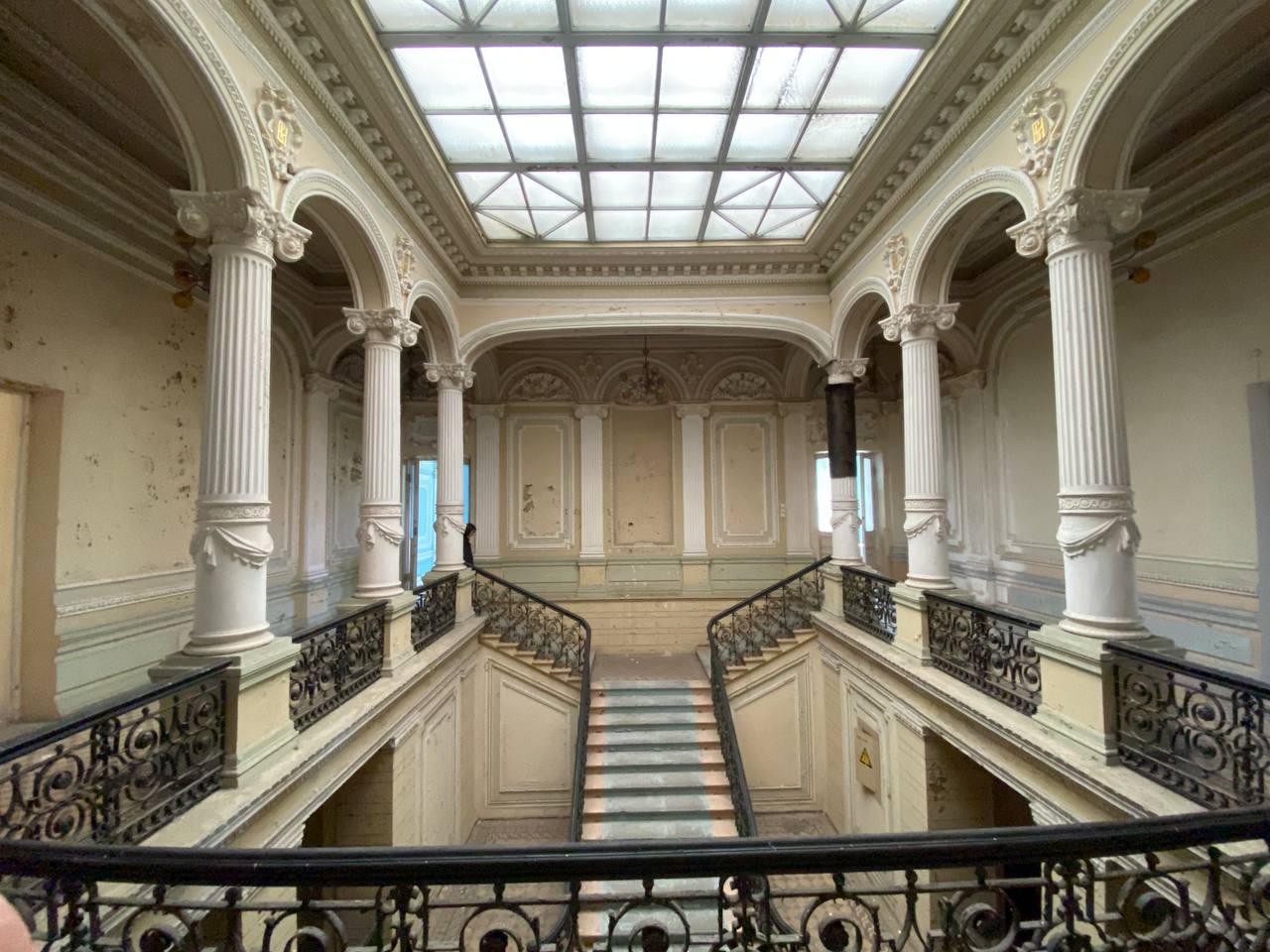 Храм науки став “заброшкою”: у Києві стоїть пусткою та руйнується унікальний палац