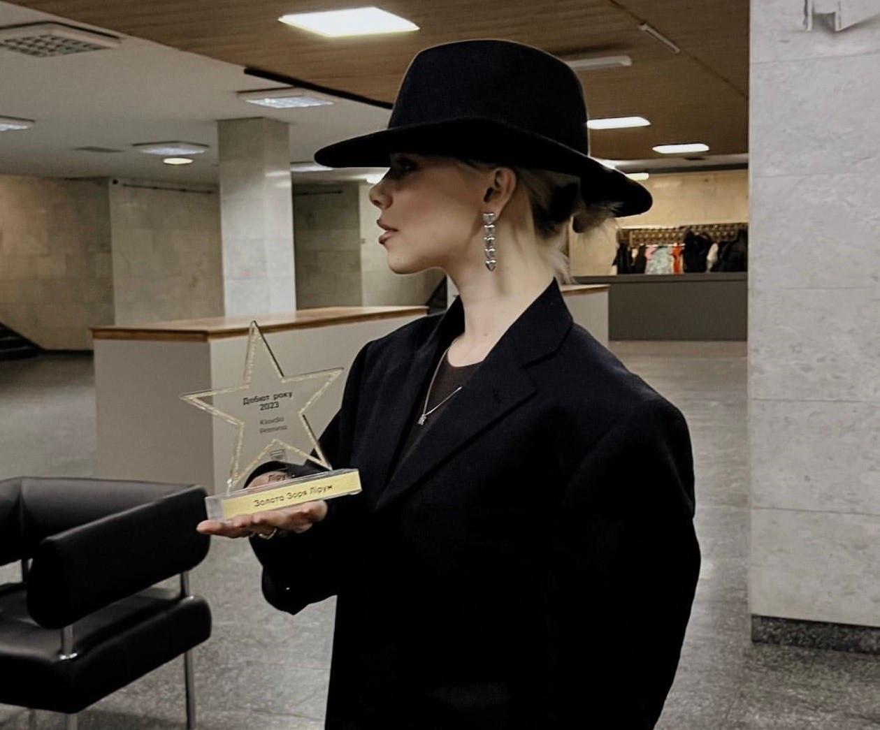 Таємницю розкрито: інкогніто-співачка Klavdia Petrivna нарешті розсекретила себе