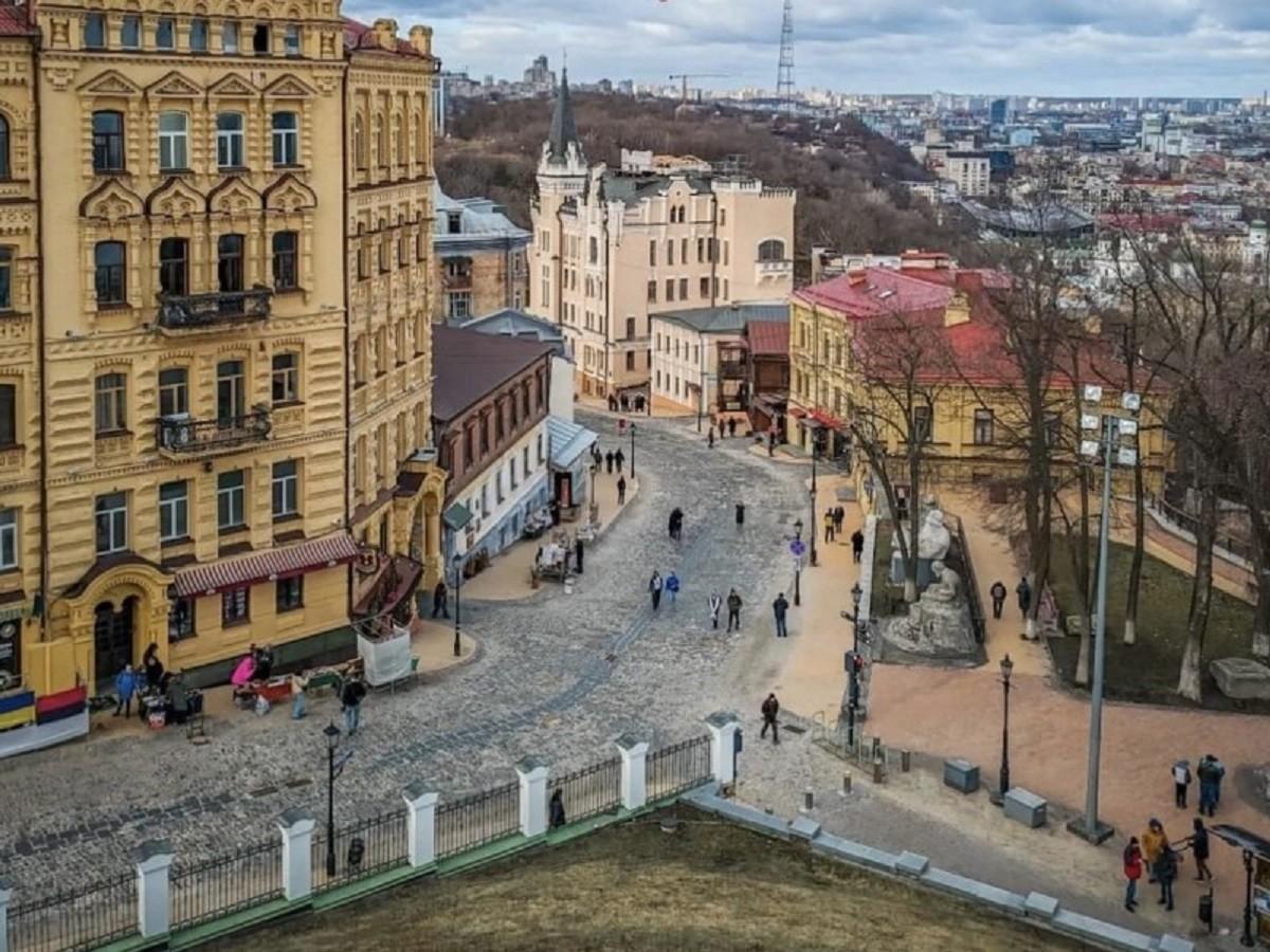 3 безкоштовні події, які варто не пропустити у вихідні: подивитися давній палац, показати таланти та посміятися досхочу