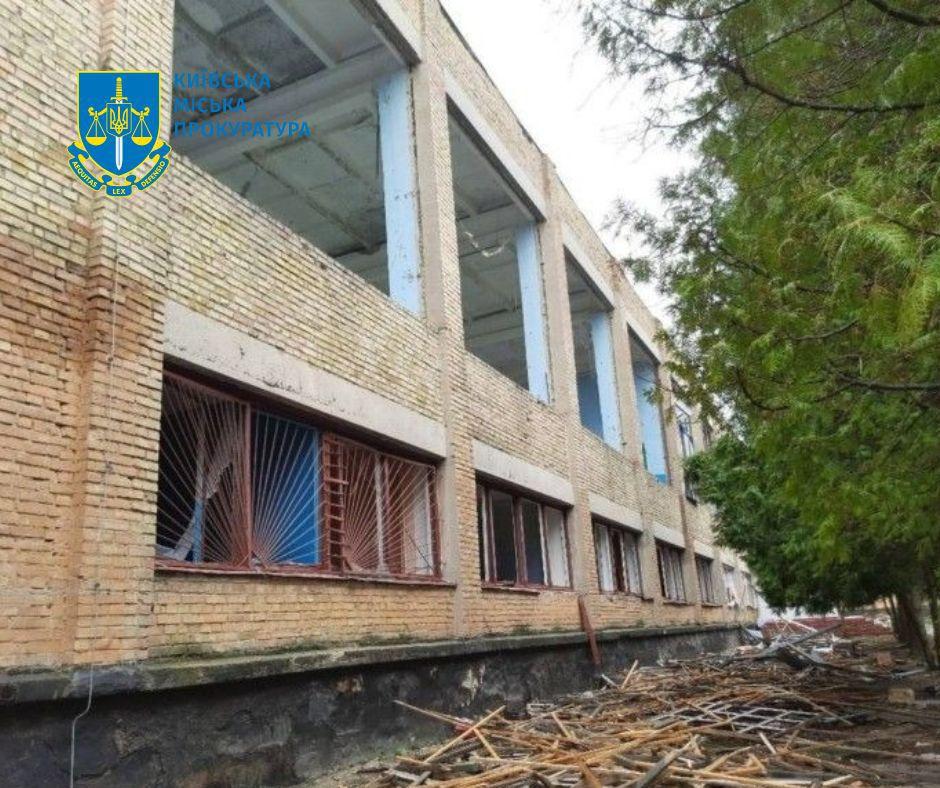 У Бородянці відбудова розтрощеного окупантами ліцею не обійшлася без скандалу на мільйони